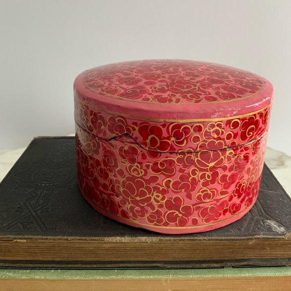 *SOLD* Pink&Red Lacquer Box - Picture 9 of 11